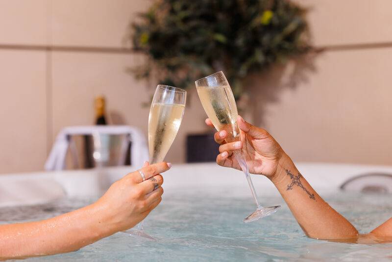 Peak District Casa Hotel hot tub hotel room with champagne