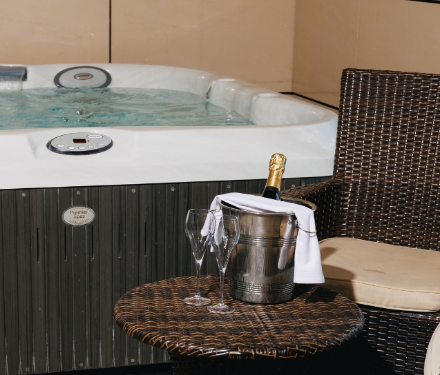Chesterfield hot tub suites luxury room